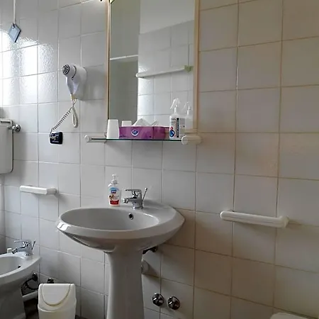 Le Rose Malpensa Bed and Breakfast 3*